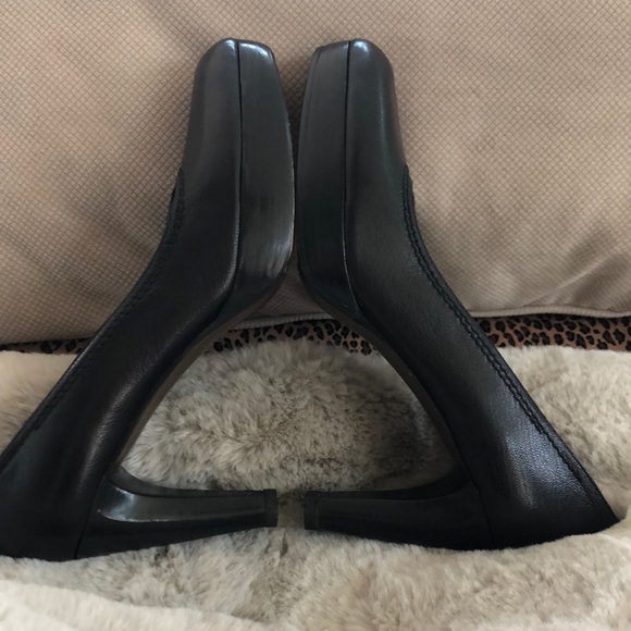 Stuart Weitzman PLATFORM HEEL BLACK LEATHER SLEEK SHOE. WORN at most 10X - Picture 5 of 9